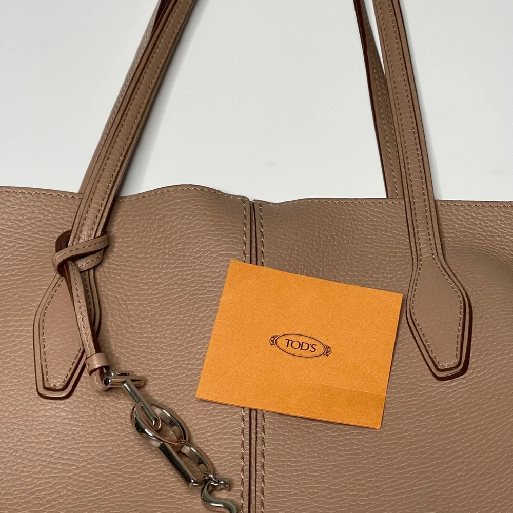 $1,265 Tod’s Logo Joy Blush Pebbled Leather Medium Shoulder Bag Nude Tan